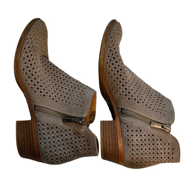 Lucky Brand Grey suede Basel laser cut pattern almond front ankle boots Sz 7 1/2 - Picture 4 of 7